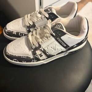 Louis Vuitton Sneakers Black and White